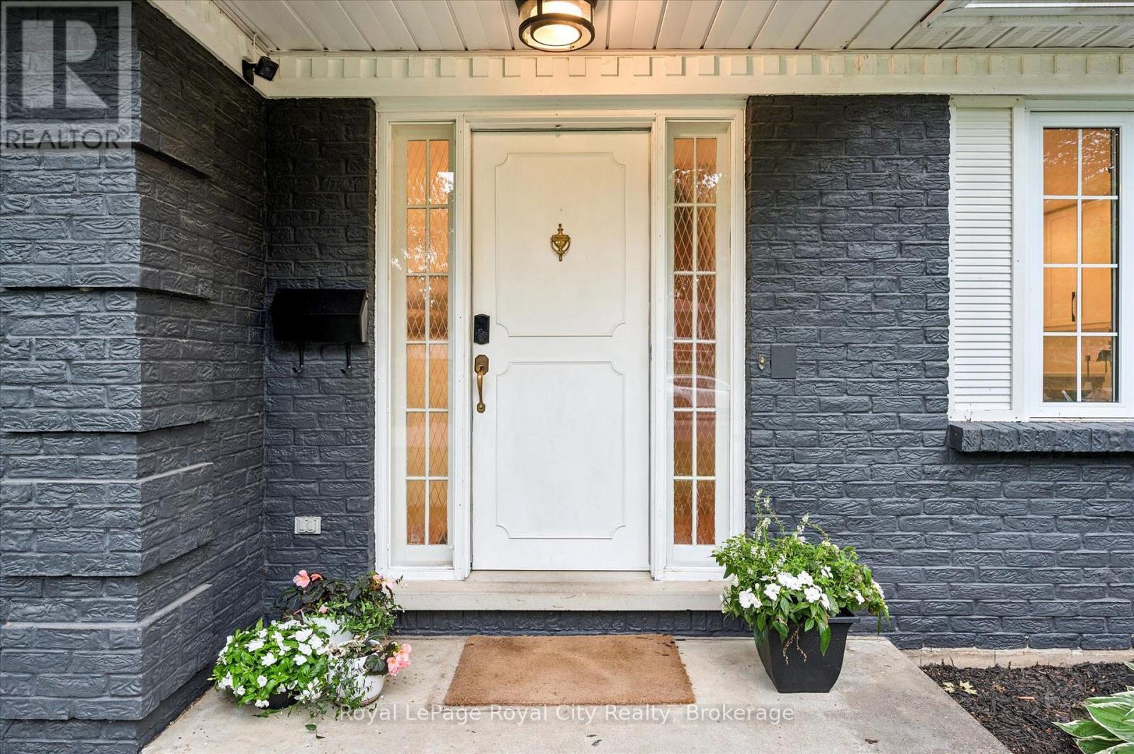












535 SPRUCEHILL AVENUE

,
Waterloo,




Ontario
N2L4V8

