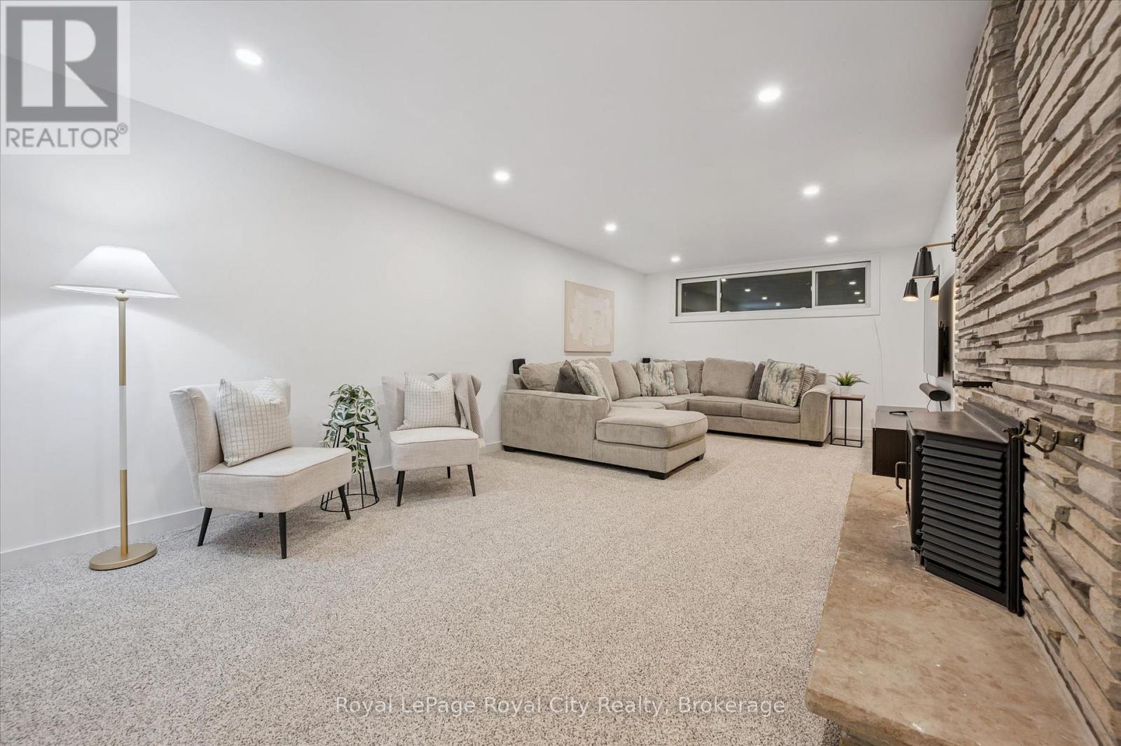 












535 SPRUCEHILL AVENUE

,
Waterloo,




Ontario
N2L4V8

