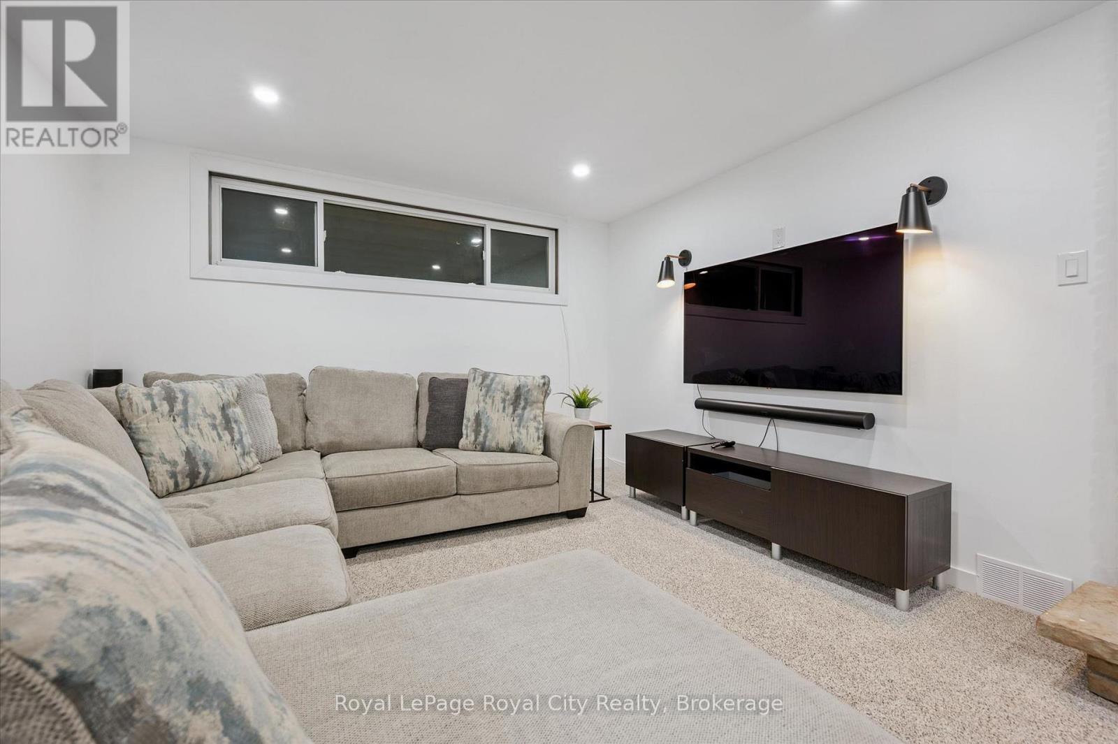 












535 SPRUCEHILL AVENUE

,
Waterloo,




Ontario
N2L4V8

