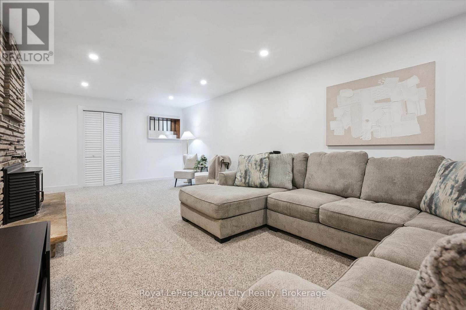 












535 SPRUCEHILL AVENUE

,
Waterloo,




Ontario
N2L4V8

