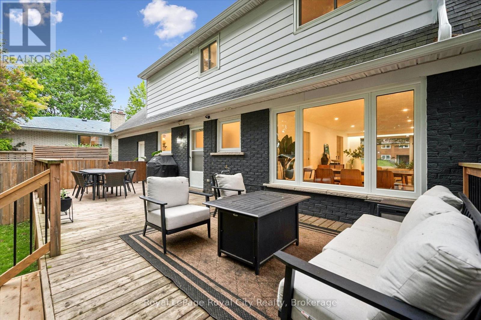 












535 SPRUCEHILL AVENUE

,
Waterloo,




Ontario
N2L4V8

