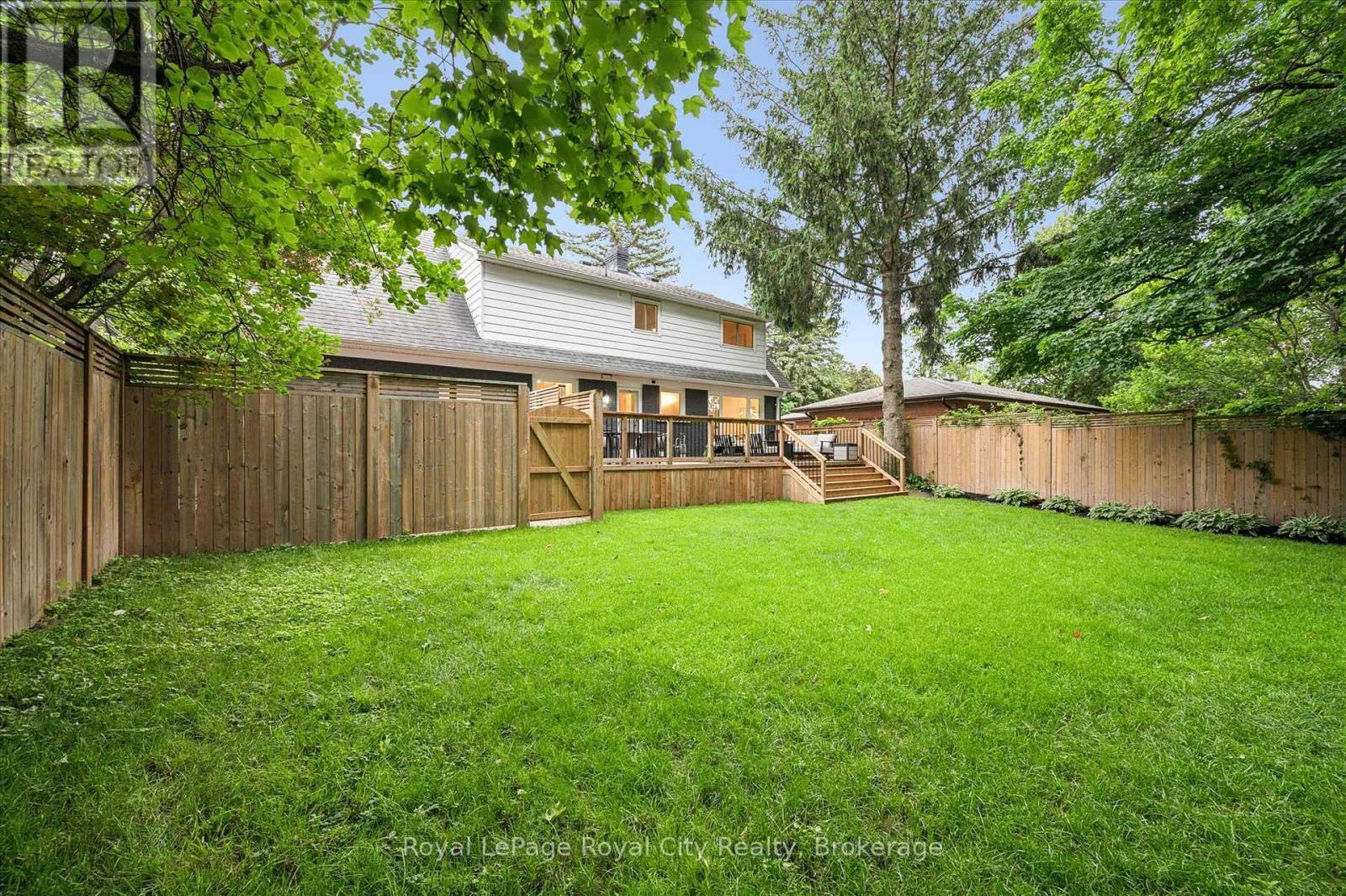 












535 SPRUCEHILL AVENUE

,
Waterloo,




Ontario
N2L4V8


