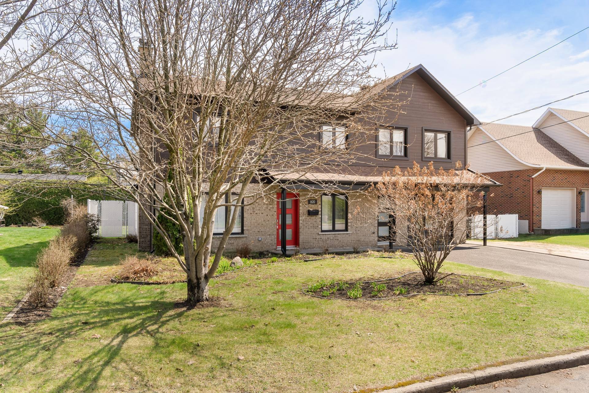 









820


Rue Jean-De Lauson

,
Trois-Rivières,




QC
G8V1G6

