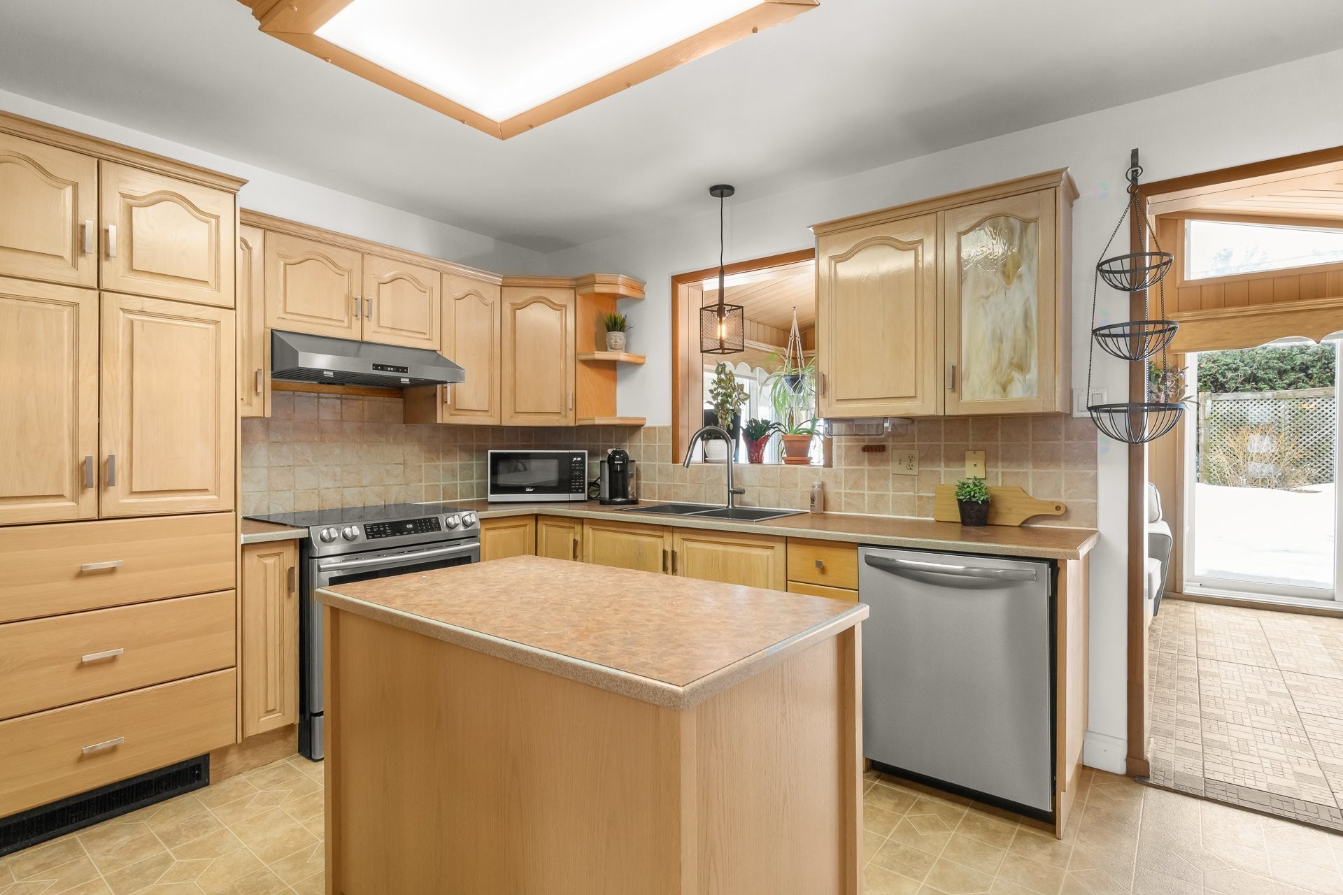 









820


Rue Jean-De Lauson

,
Trois-Rivières,




QC
G8V1G6

