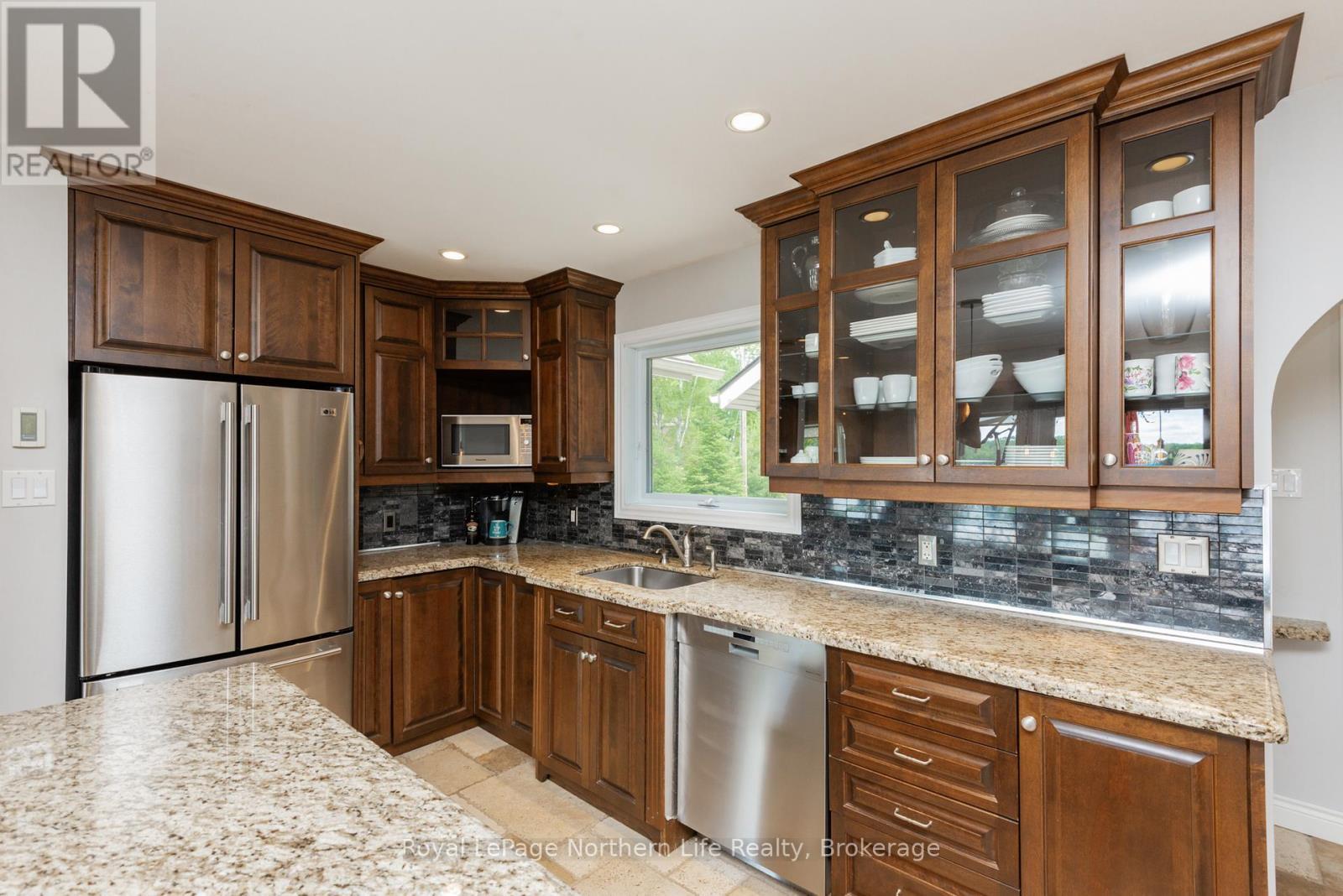 












571 D REGAL ROAD

,
North Bay (Birchaven),




Ontario
P1B8G4


