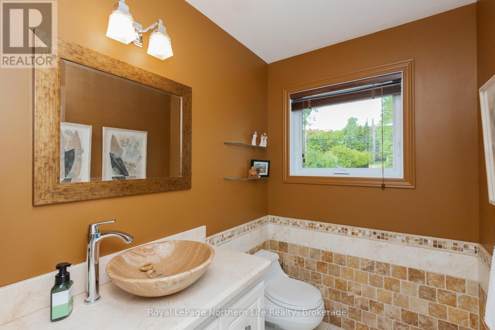 












571 D REGAL ROAD

,
North Bay (Birchaven),




Ontario
P1B8G4

