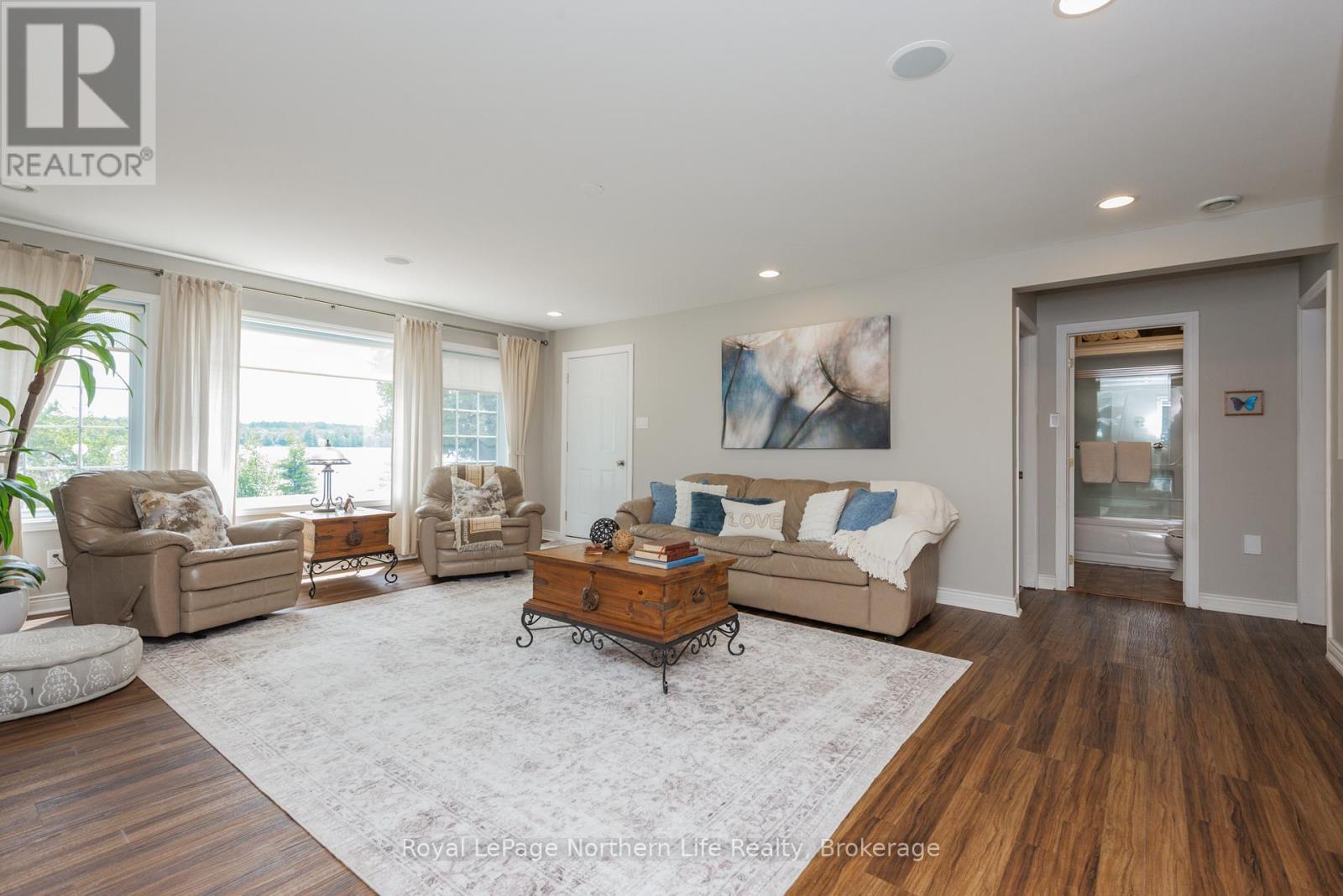 












571 D REGAL ROAD

,
North Bay (Birchaven),




Ontario
P1B8G4

