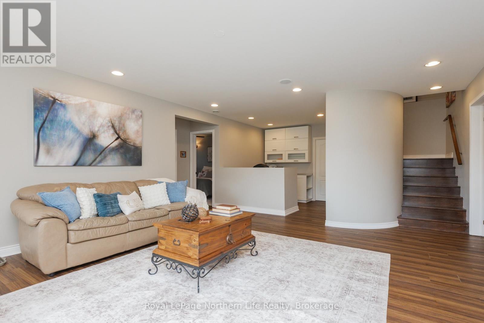 












571 D REGAL ROAD

,
North Bay (Birchaven),




Ontario
P1B8G4

