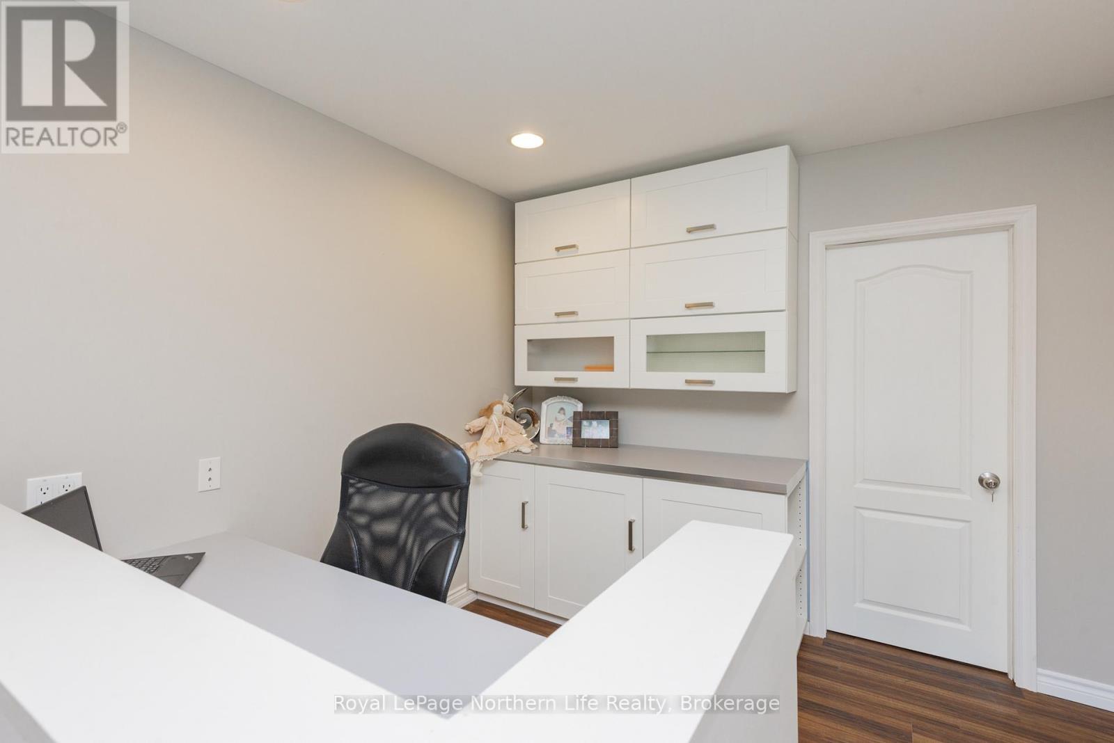 












571 D REGAL ROAD

,
North Bay (Birchaven),




Ontario
P1B8G4

