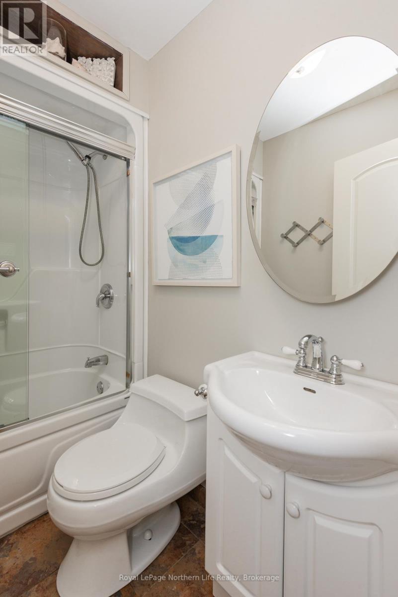 












571 D REGAL ROAD

,
North Bay (Birchaven),




Ontario
P1B8G4

