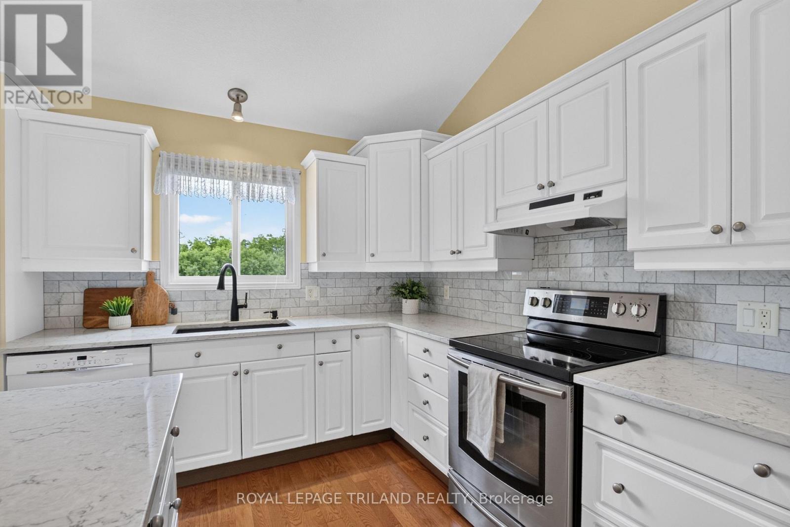 












14 - 87 DONKER DRIVE

,
St. Thomas,




Ontario
N5P4L2

