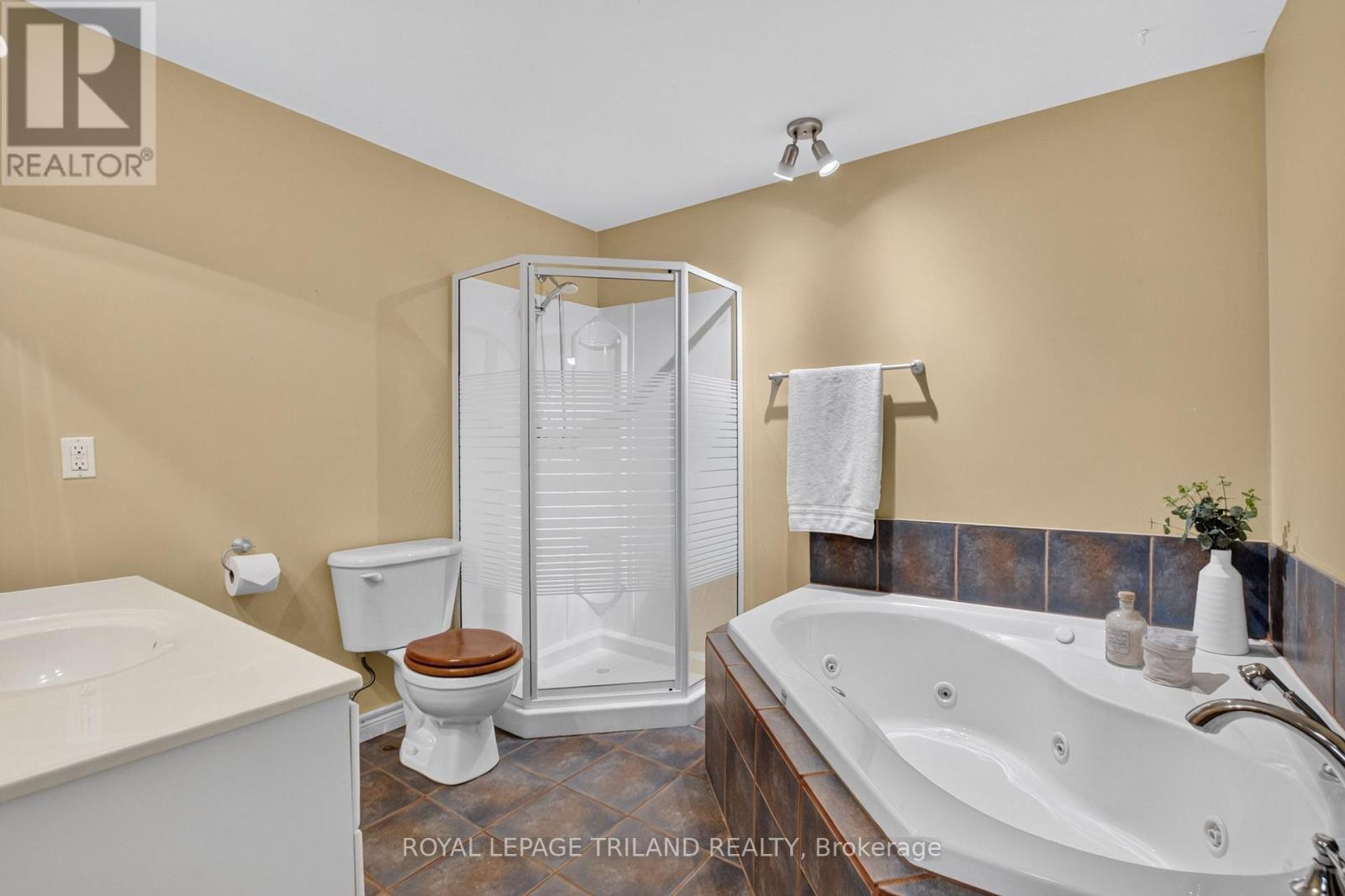 












14 - 87 DONKER DRIVE

,
St. Thomas,




Ontario
N5P4L2

