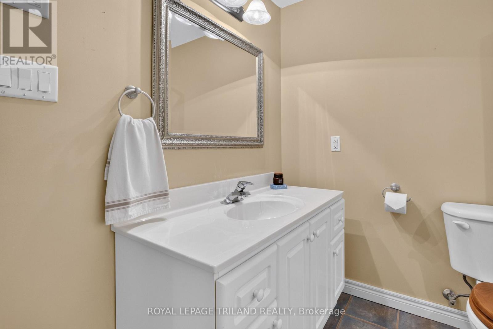 












14 - 87 DONKER DRIVE

,
St. Thomas,




Ontario
N5P4L2

