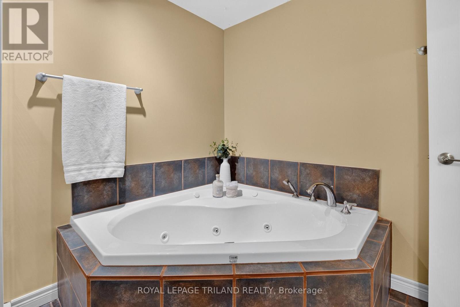 












14 - 87 DONKER DRIVE

,
St. Thomas,




Ontario
N5P4L2

