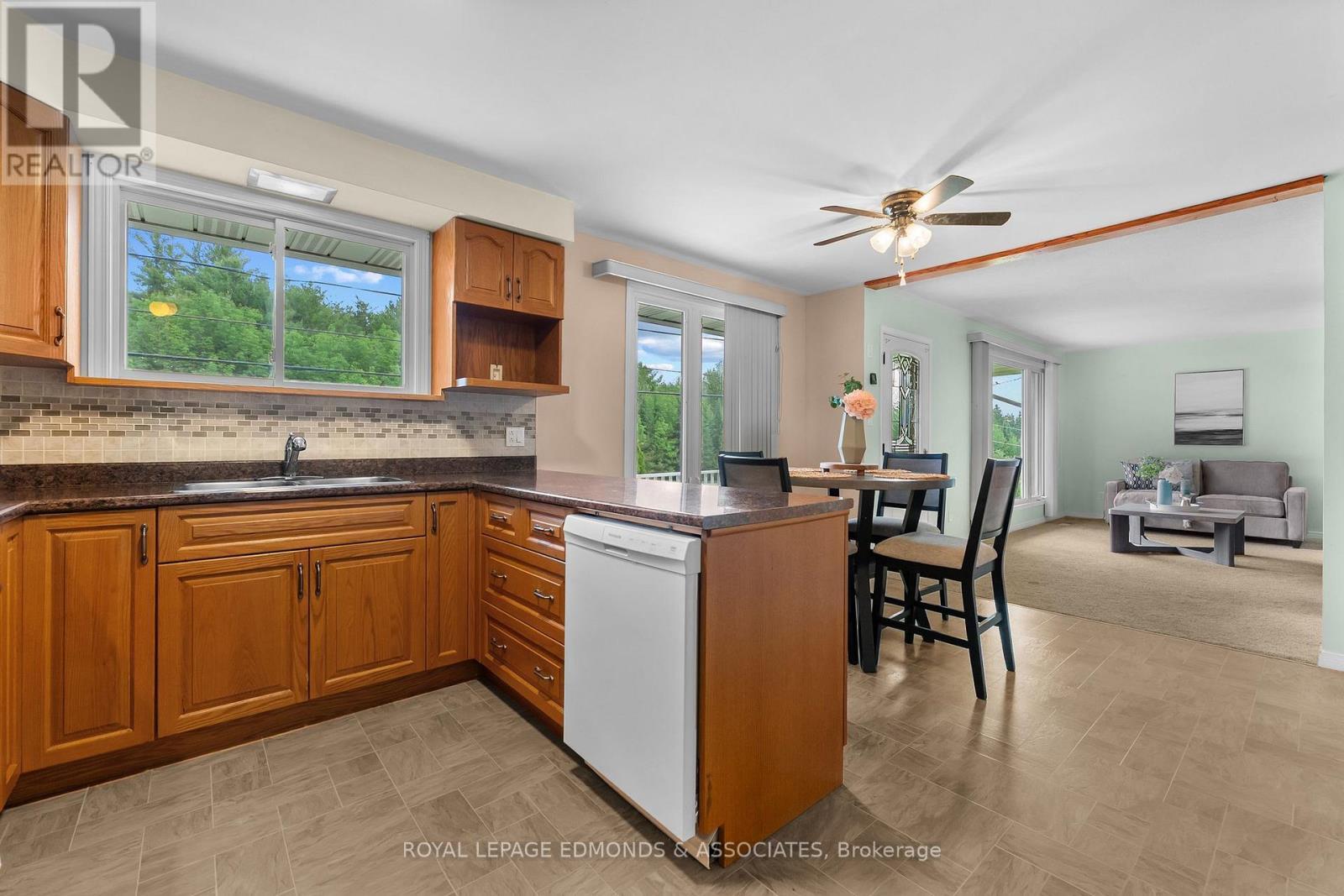 












39325A HIGHWAY 41

,
Laurentian Valley,




Ontario
K8A6W4

