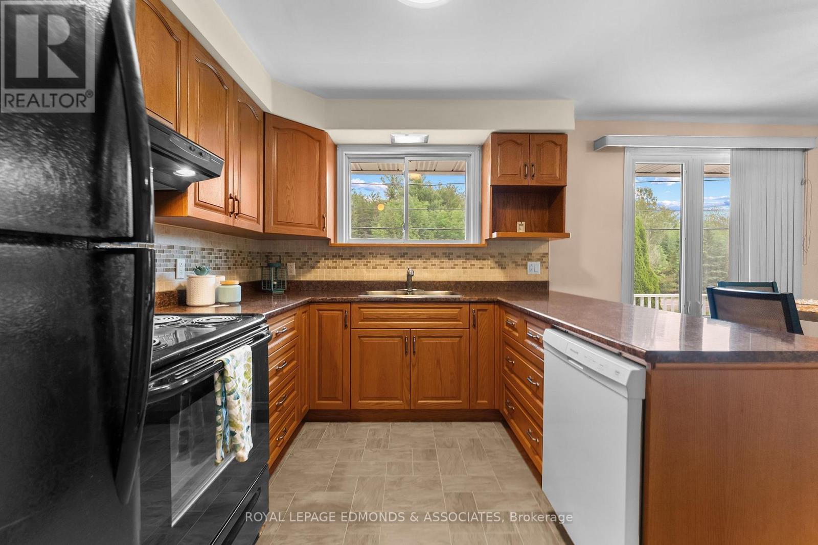 












39325A HIGHWAY 41

,
Laurentian Valley,




Ontario
K8A6W4

