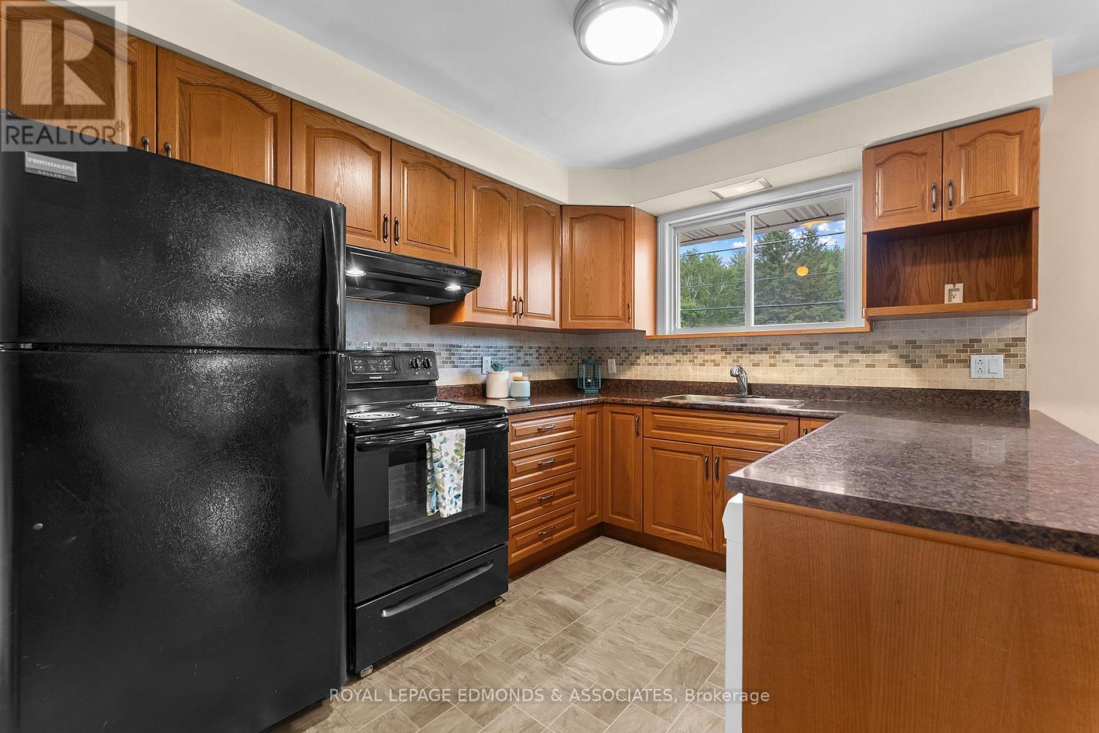 












39325A HIGHWAY 41

,
Laurentian Valley,




Ontario
K8A6W4

