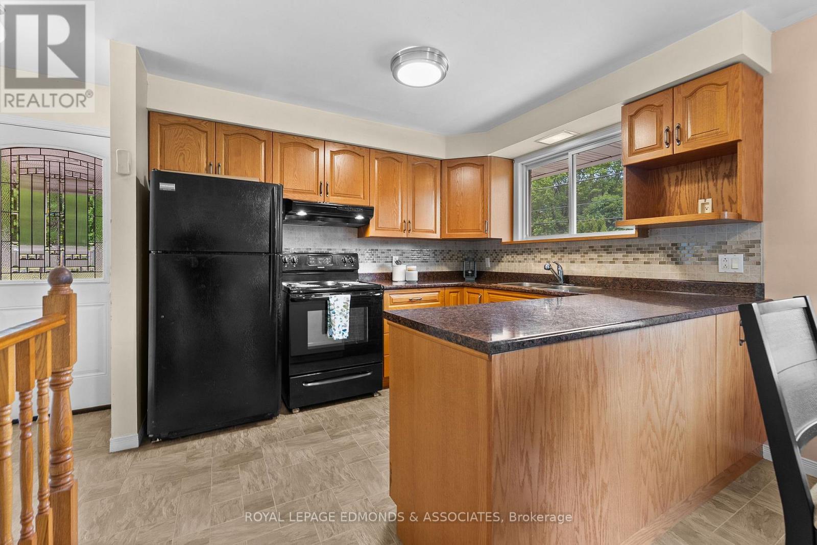 












39325A HIGHWAY 41

,
Laurentian Valley,




Ontario
K8A6W4

