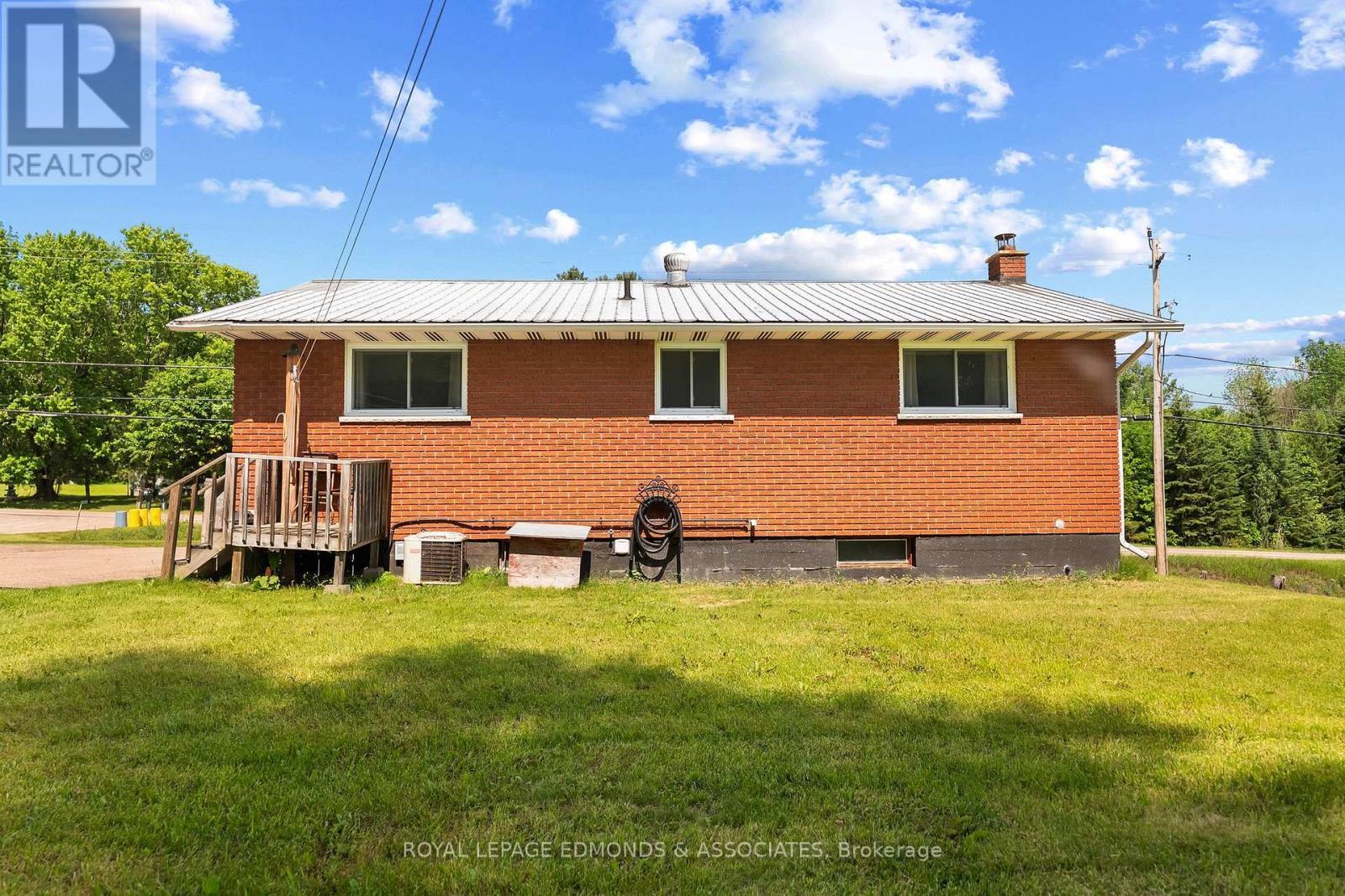 












39325A HIGHWAY 41

,
Laurentian Valley,




Ontario
K8A6W4

