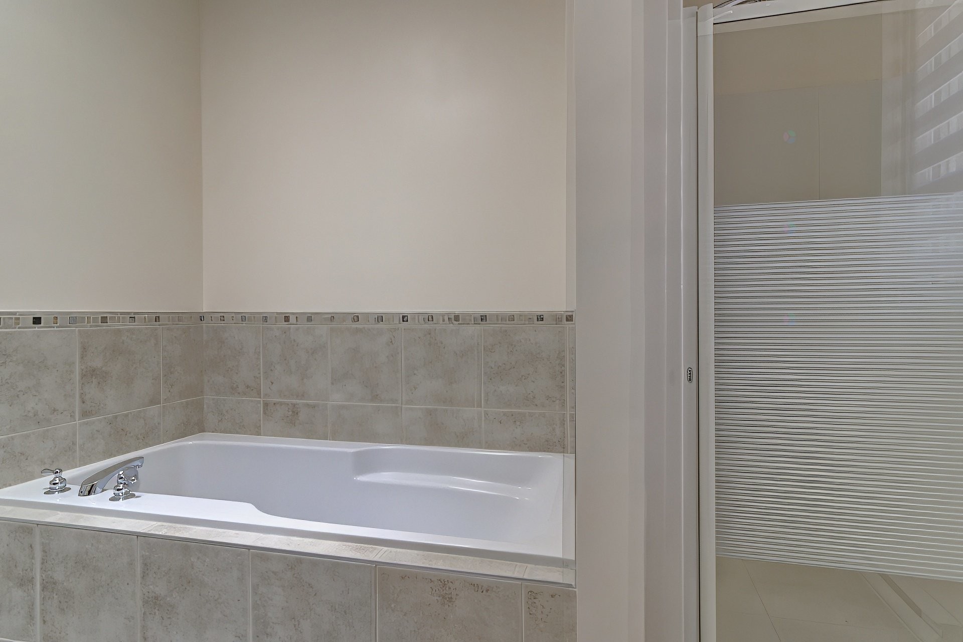 









14057


Boul. Cavendish

, 301,
Montréal (Saint-Laurent),




QC
H4R3J5

