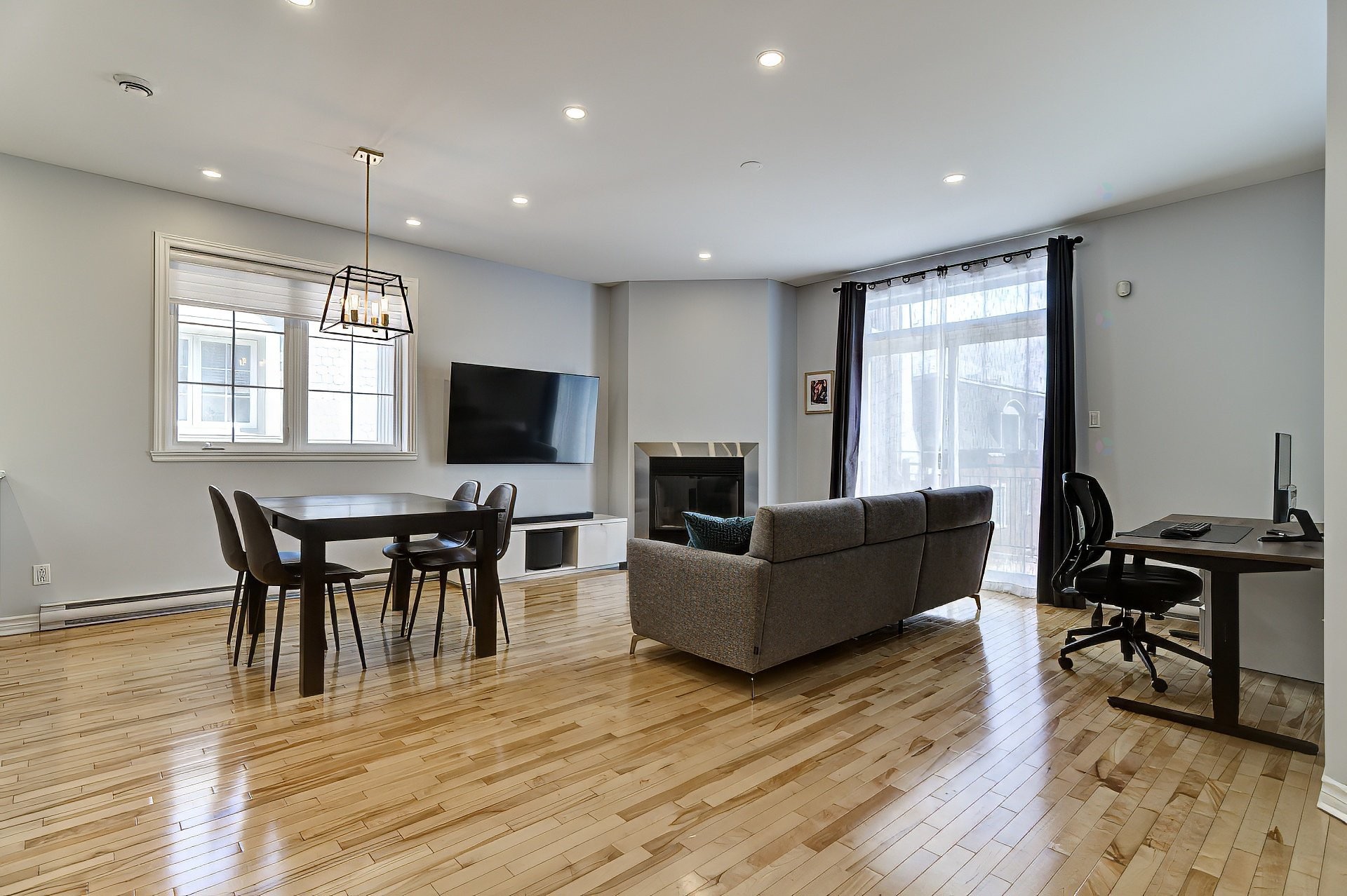 









14057


Boul. Cavendish

, 301,
Montréal (Saint-Laurent),




QC
H4R3J5

