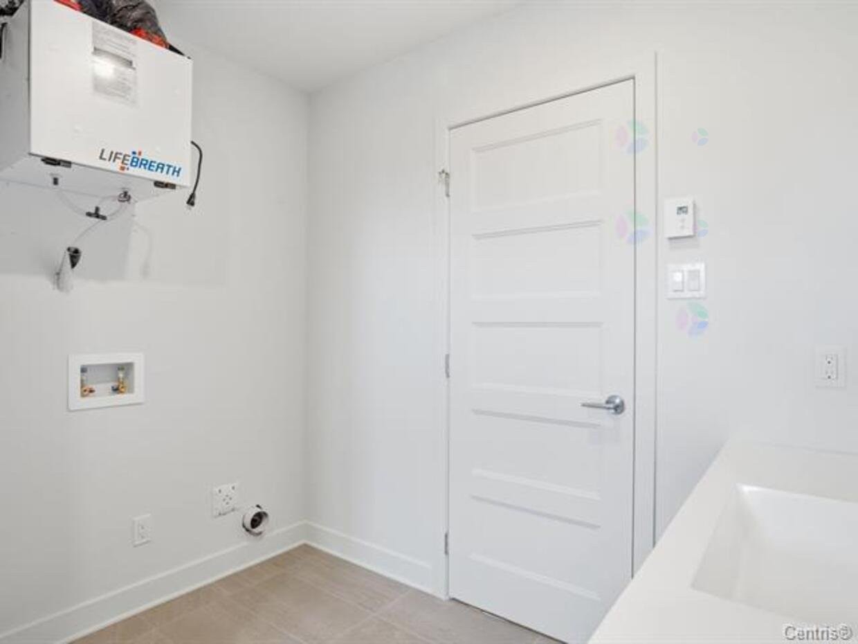 









1874


Rue Nielsen

,
Longueuil (Saint-Hubert),




QC
J4T1P2

