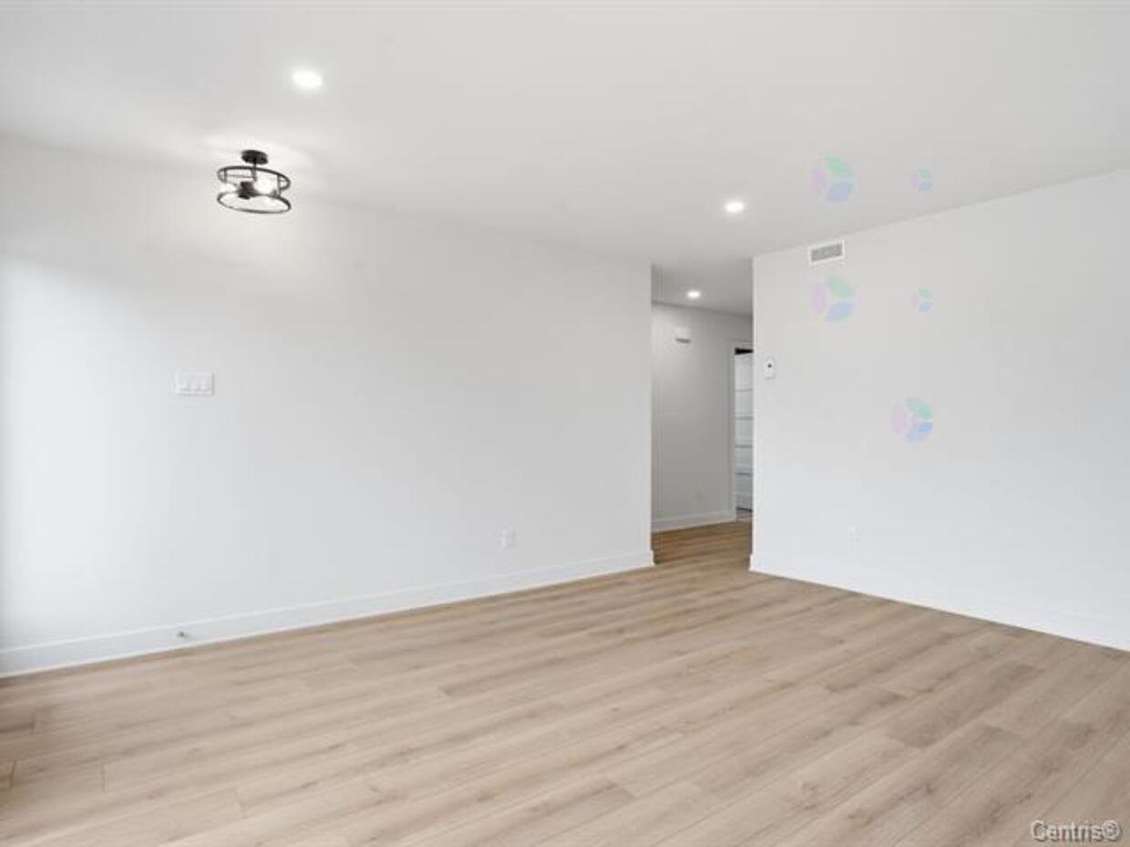 









1874


Rue Nielsen

,
Longueuil (Saint-Hubert),




QC
J4T1P2


