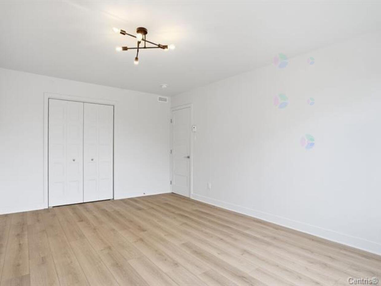 









1874


Rue Nielsen

,
Longueuil (Saint-Hubert),




QC
J4T1P2

