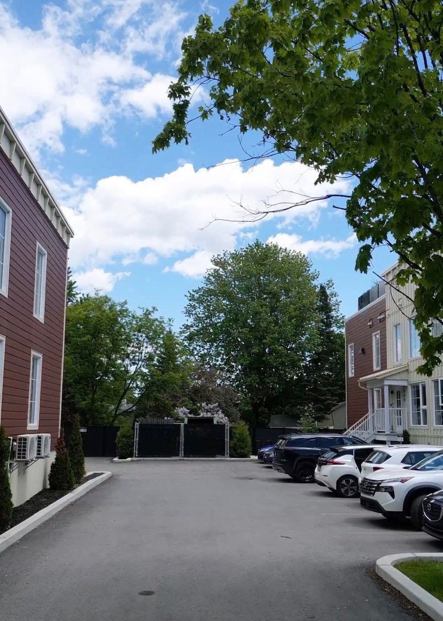 









1360


Rue Principale

, 102,
Saint-Roch-de-l'Achigan,




QC
J0K3H0

