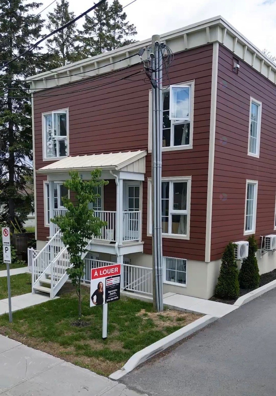 









1360


Rue Principale

, 102,
Saint-Roch-de-l'Achigan,




QC
J0K3H0

