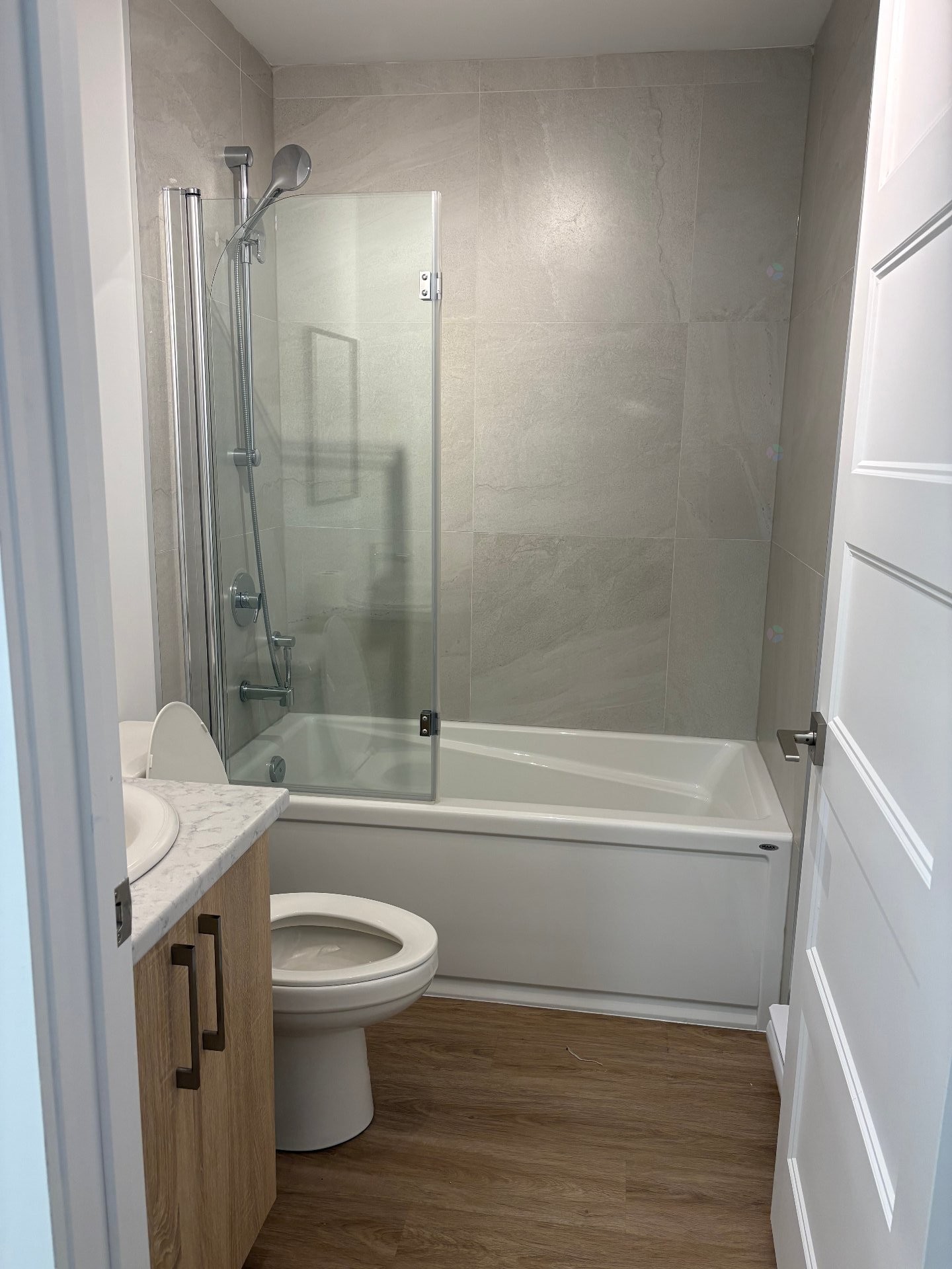 









1360


Rue Principale

, 102,
Saint-Roch-de-l'Achigan,




QC
J0K3H0

