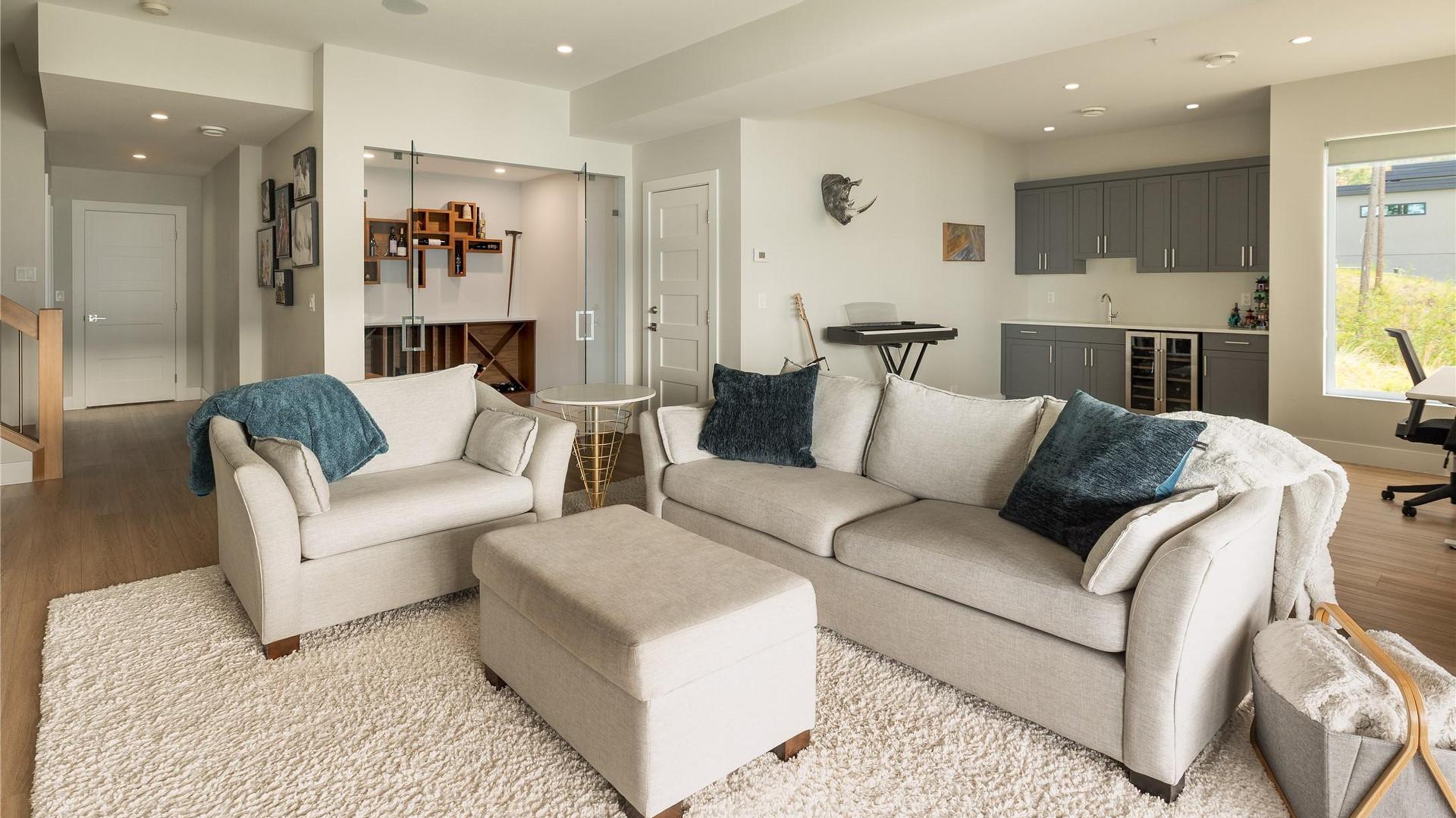









3323


Water Birch

Circle,
Kelowna,




BC
V1V 3G1

