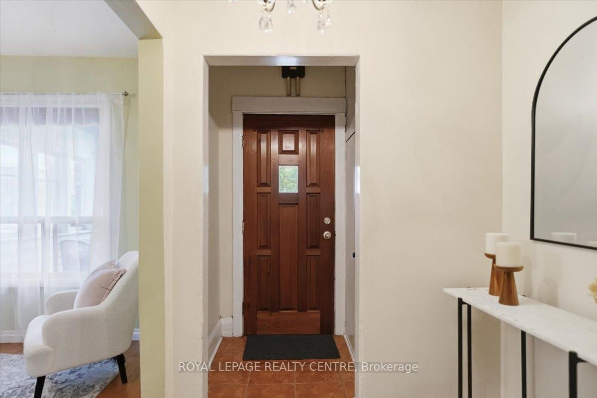 









115


Priscilla

Avenue,
Toronto,




ON
M6S 3W4

