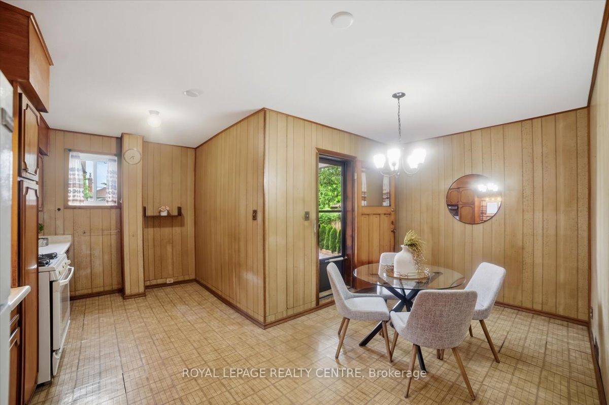 









115


Priscilla

Avenue,
Toronto,




ON
M6S 3W4

