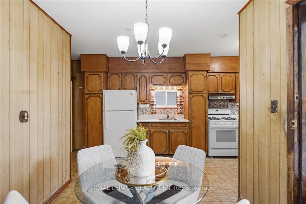 









115


Priscilla

Avenue,
Toronto,




ON
M6S 3W4

