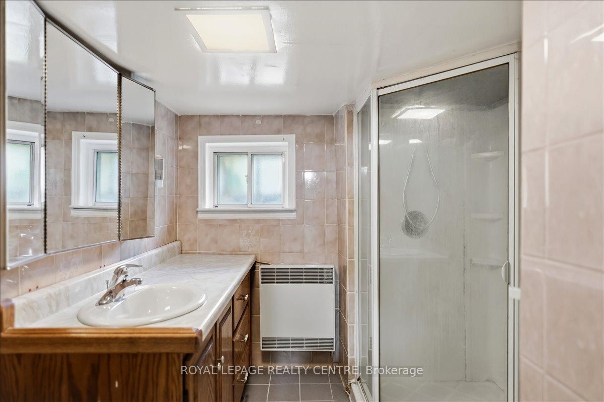 









115


Priscilla

Avenue,
Toronto,




ON
M6S 3W4

