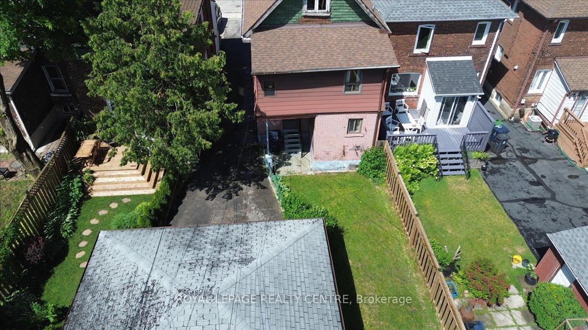 









115


Priscilla

Avenue,
Toronto,




ON
M6S 3W4

