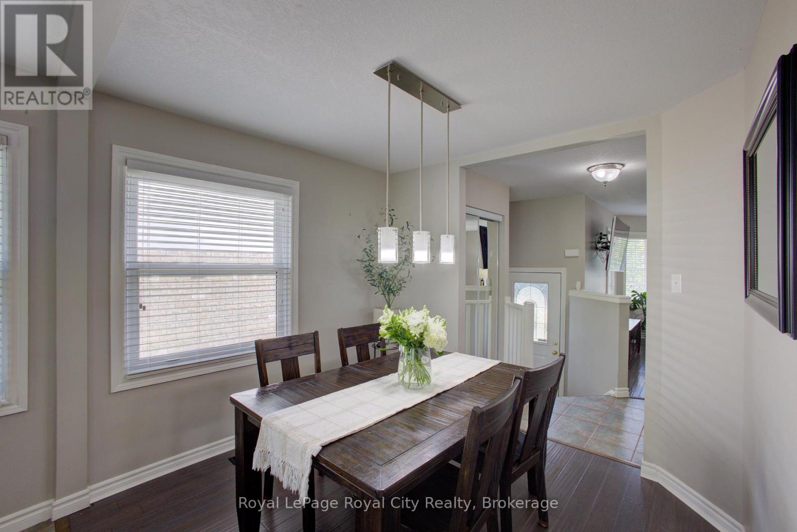 












830 SCOTLAND STREET

,
Centre Wellington (Fergus),




Ontario
N1M3R9

