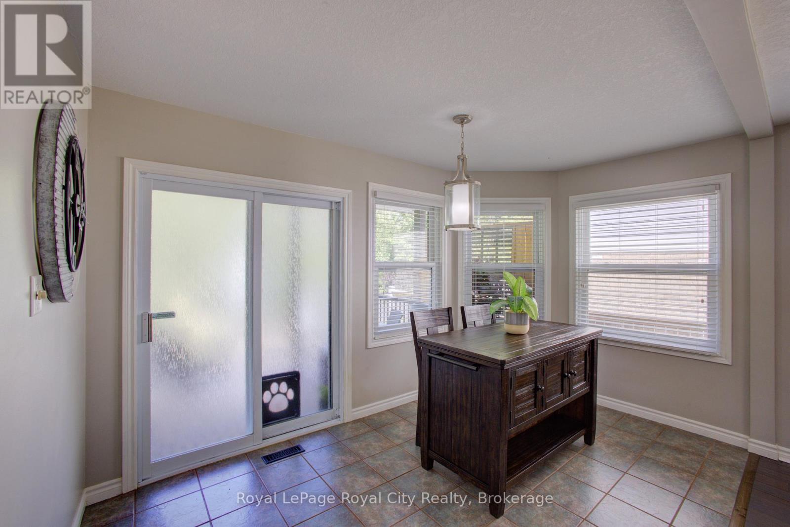 












830 SCOTLAND STREET

,
Centre Wellington (Fergus),




Ontario
N1M3R9


