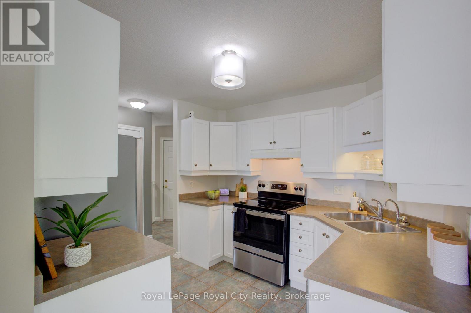 












830 SCOTLAND STREET

,
Centre Wellington (Fergus),




Ontario
N1M3R9

