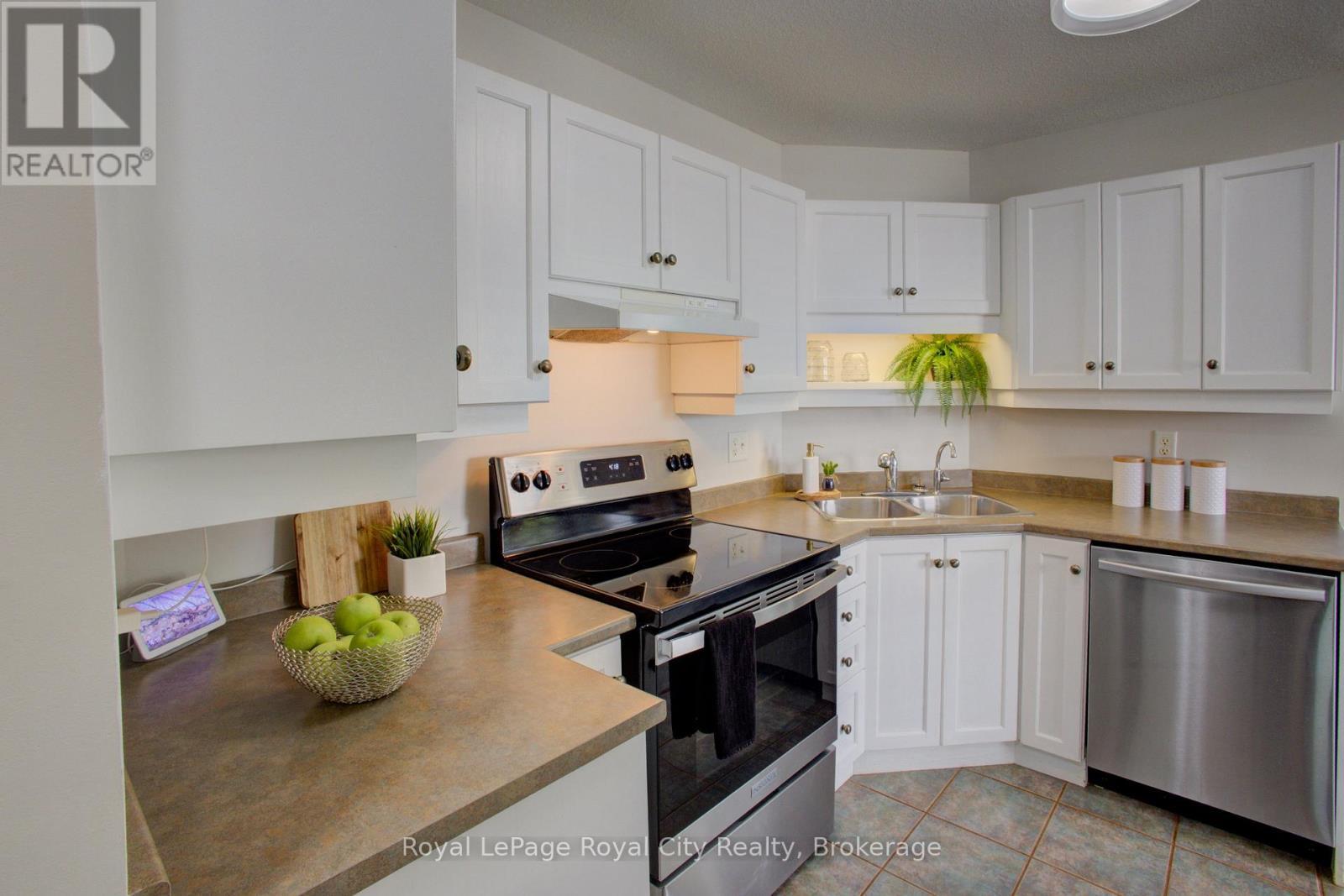 












830 SCOTLAND STREET

,
Centre Wellington (Fergus),




Ontario
N1M3R9

