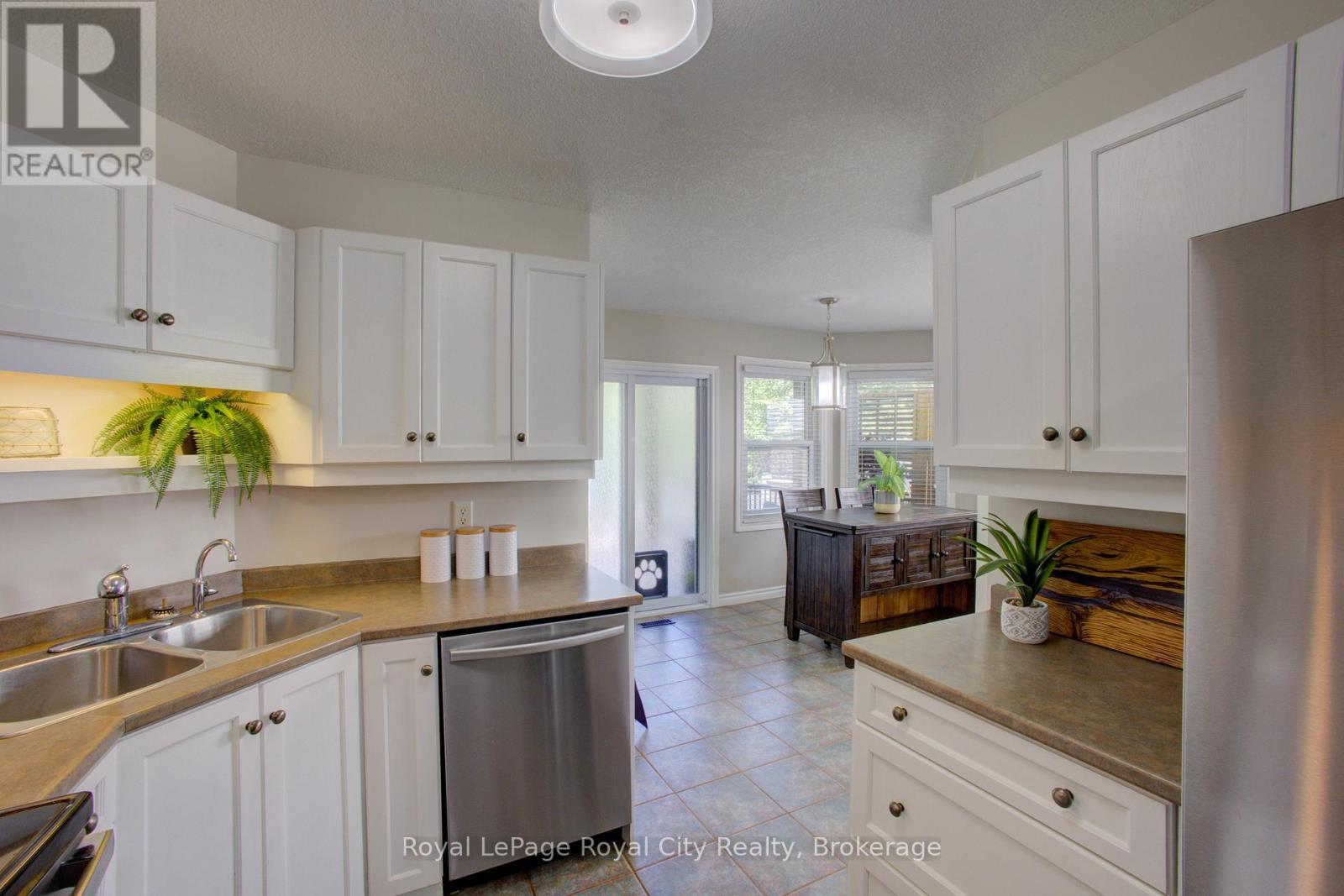 












830 SCOTLAND STREET

,
Centre Wellington (Fergus),




Ontario
N1M3R9

