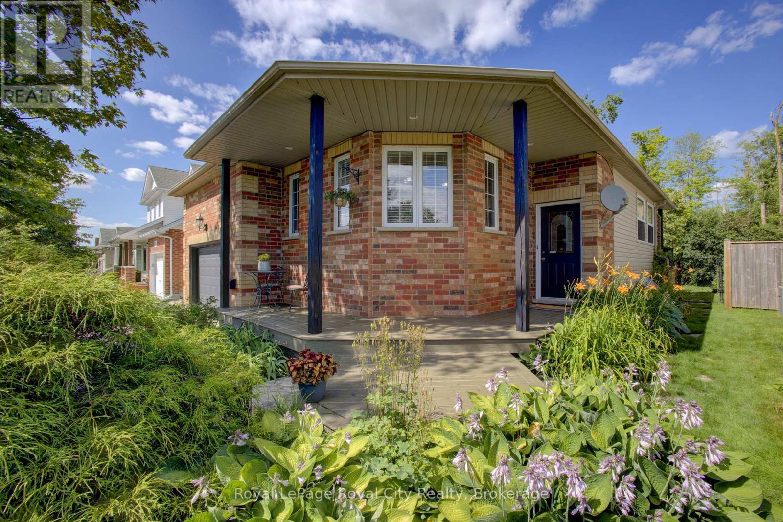 












830 SCOTLAND STREET

,
Centre Wellington (Fergus),




Ontario
N1M3R9

