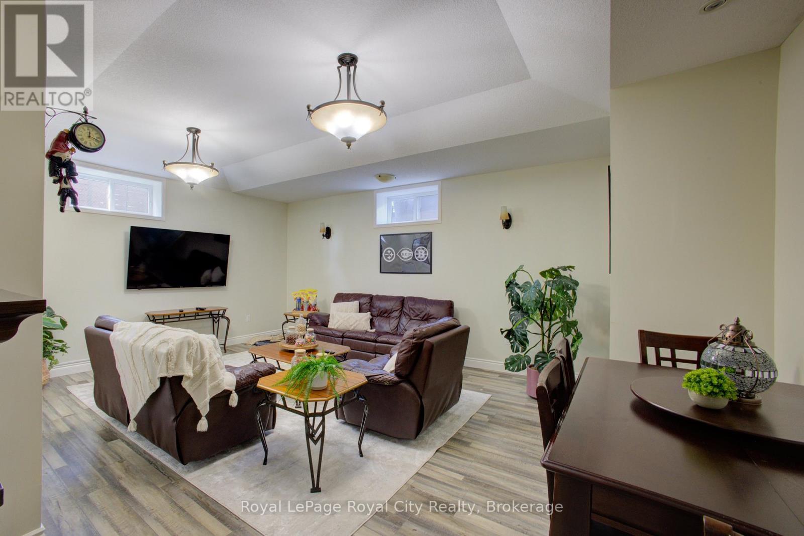 












830 SCOTLAND STREET

,
Centre Wellington (Fergus),




Ontario
N1M3R9

