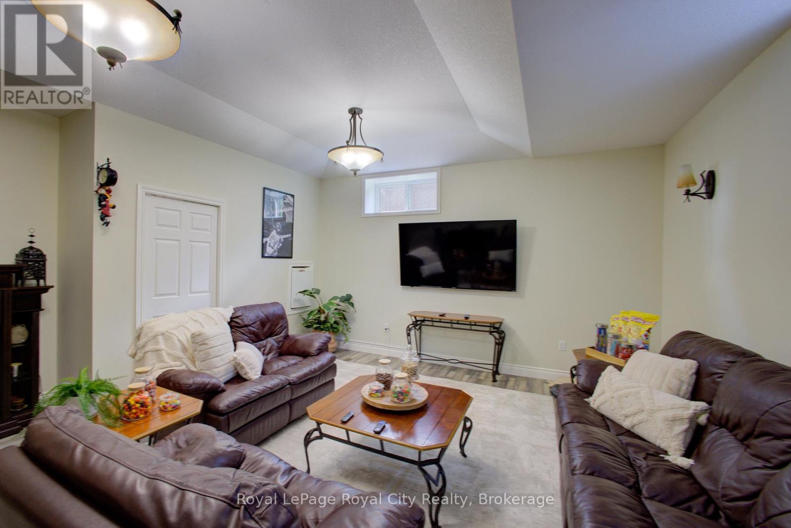 












830 SCOTLAND STREET

,
Centre Wellington (Fergus),




Ontario
N1M3R9

