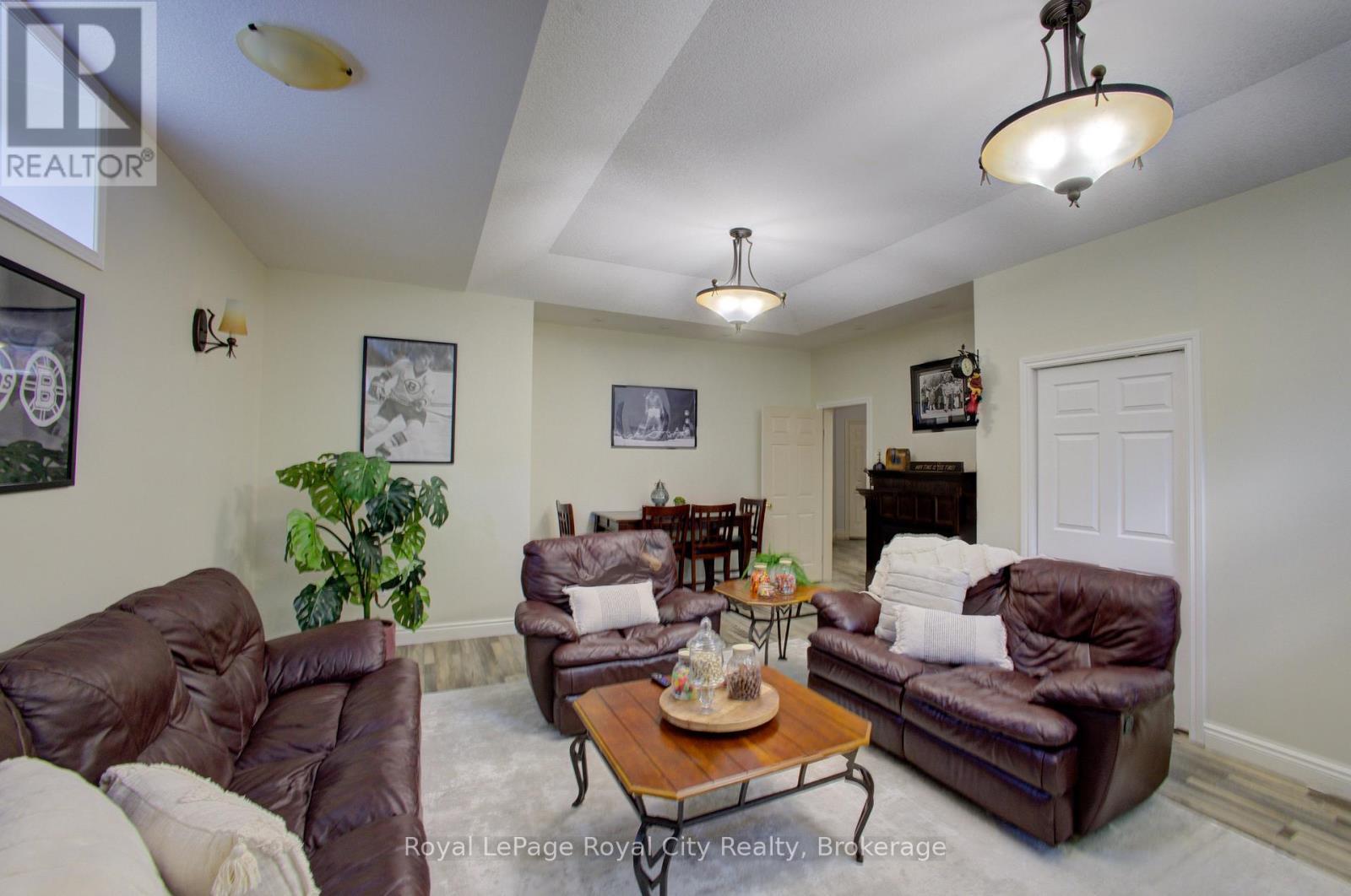 












830 SCOTLAND STREET

,
Centre Wellington (Fergus),




Ontario
N1M3R9

