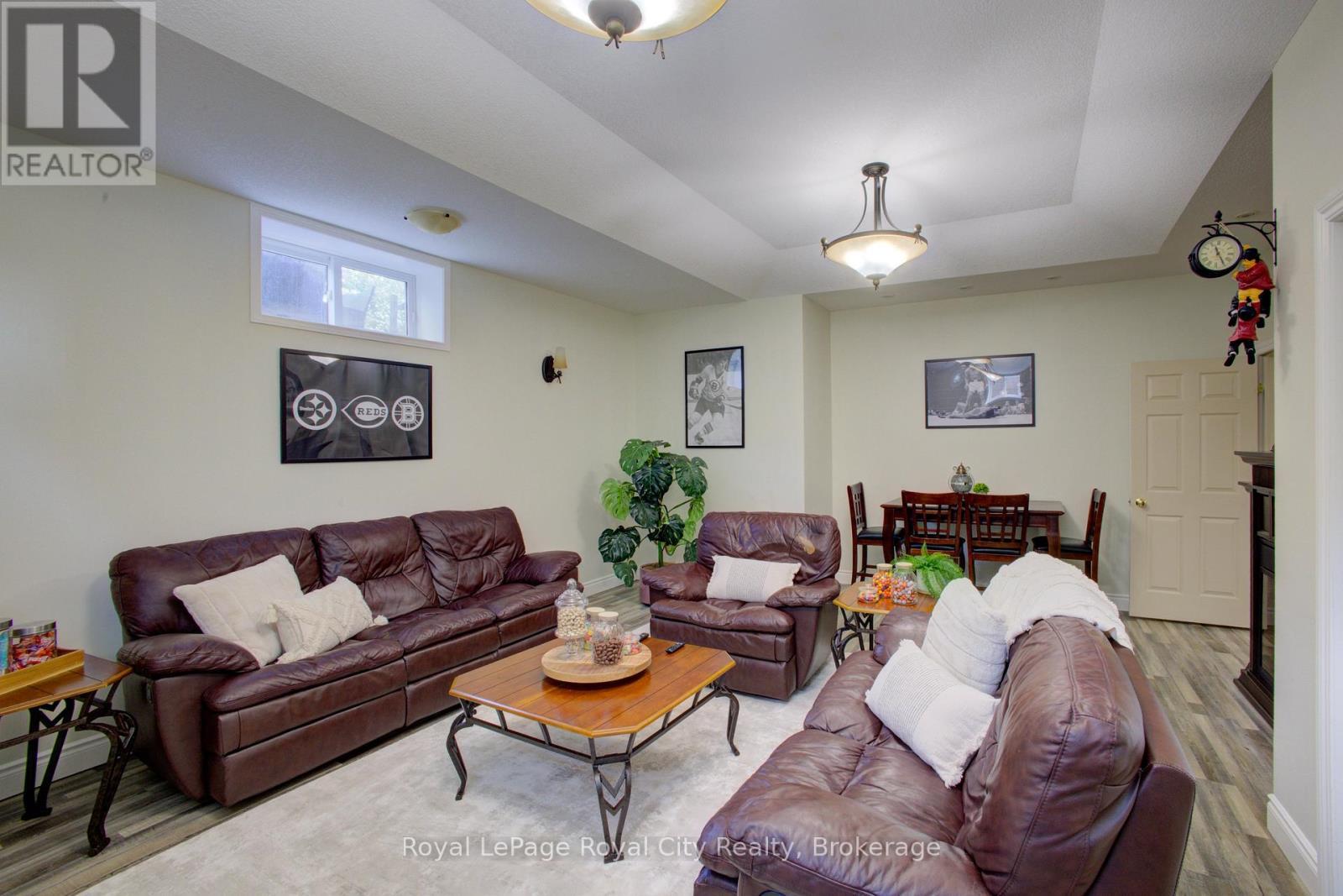 












830 SCOTLAND STREET

,
Centre Wellington (Fergus),




Ontario
N1M3R9


