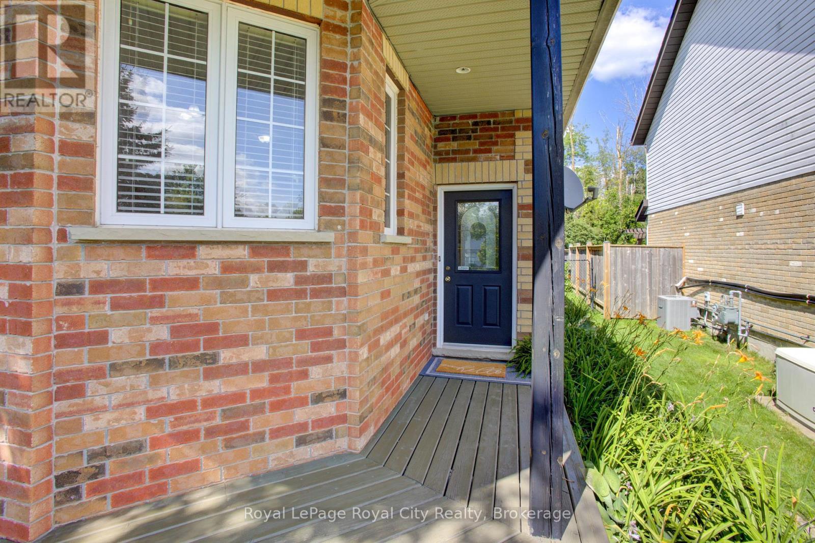 












830 SCOTLAND STREET

,
Centre Wellington (Fergus),




Ontario
N1M3R9

