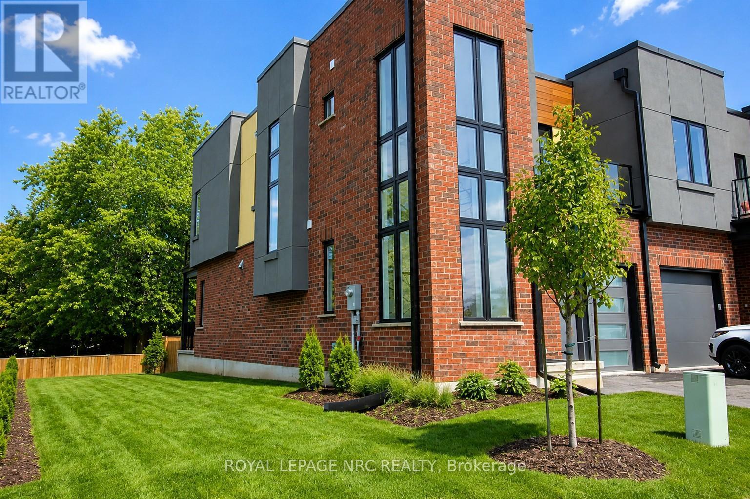 












1 - 1465 STATION STREET

,
Pelham (Fonthill),




Ontario
L0S1E3

