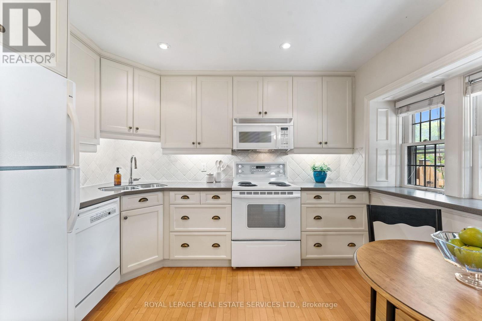 












50 BRENTWOOD ROAD S

,
Toronto,




Ontario
M8Z3N2

